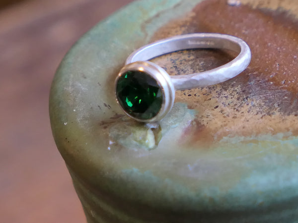 Cup Ring with Faceted Dark Green Cubic Zircona