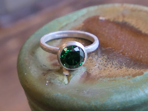 Cup Ring with Faceted Dark Green Cubic Zircona